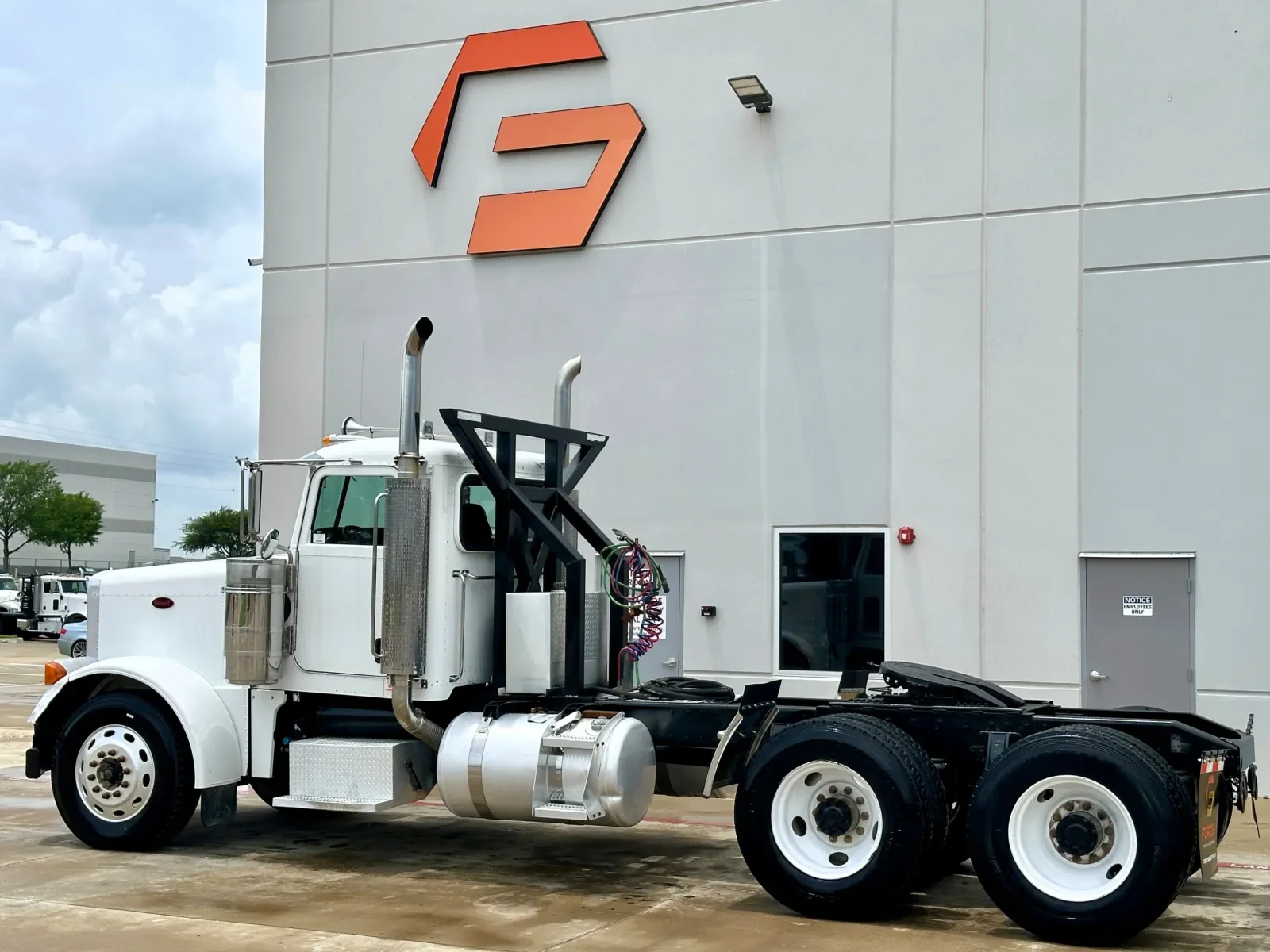 2005 Peterbilt 379 in Hutchins, TX — photo 6