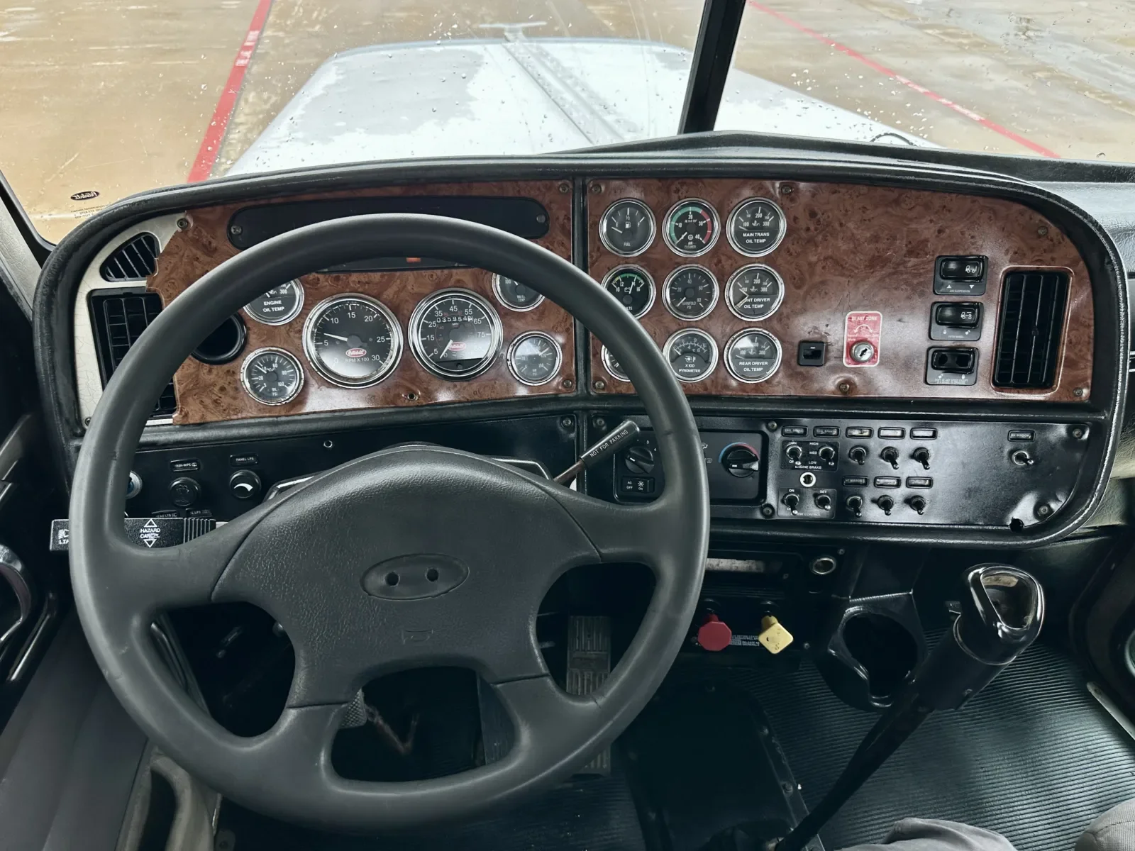 2005 Peterbilt 379 in Hutchins, TX — photo 16
