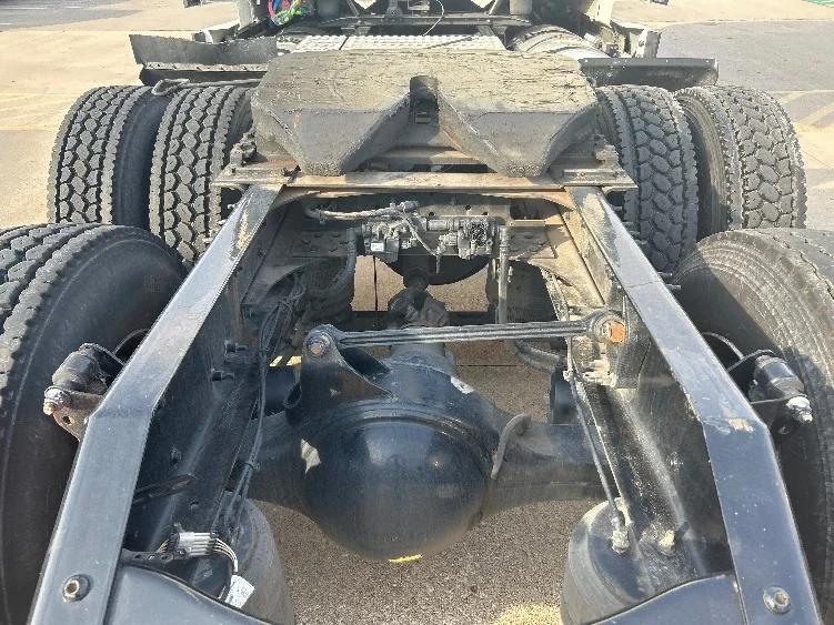 2023 Volvo VNL 760 - image 6