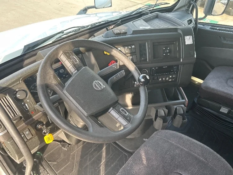 2023 Volvo VNL 760 - image 10