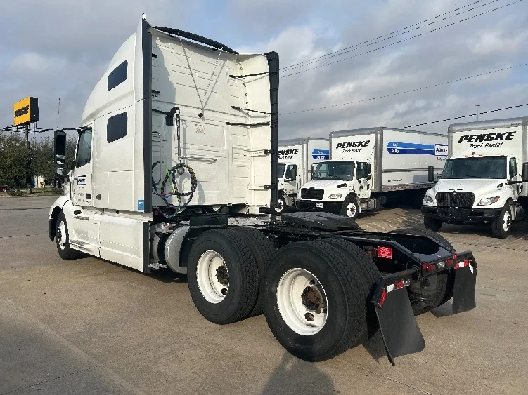 2023 Volvo VNL 760 - image 5