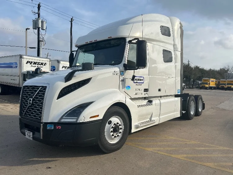 2023 Volvo VNL 760 - image 3