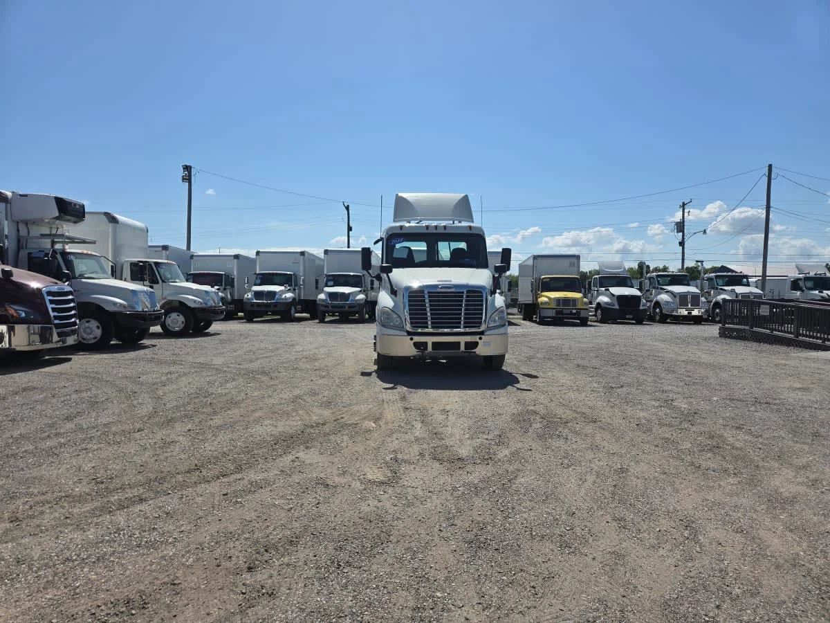 2019 Freightliner Cascadia in St. Rose, LA — photo 2
