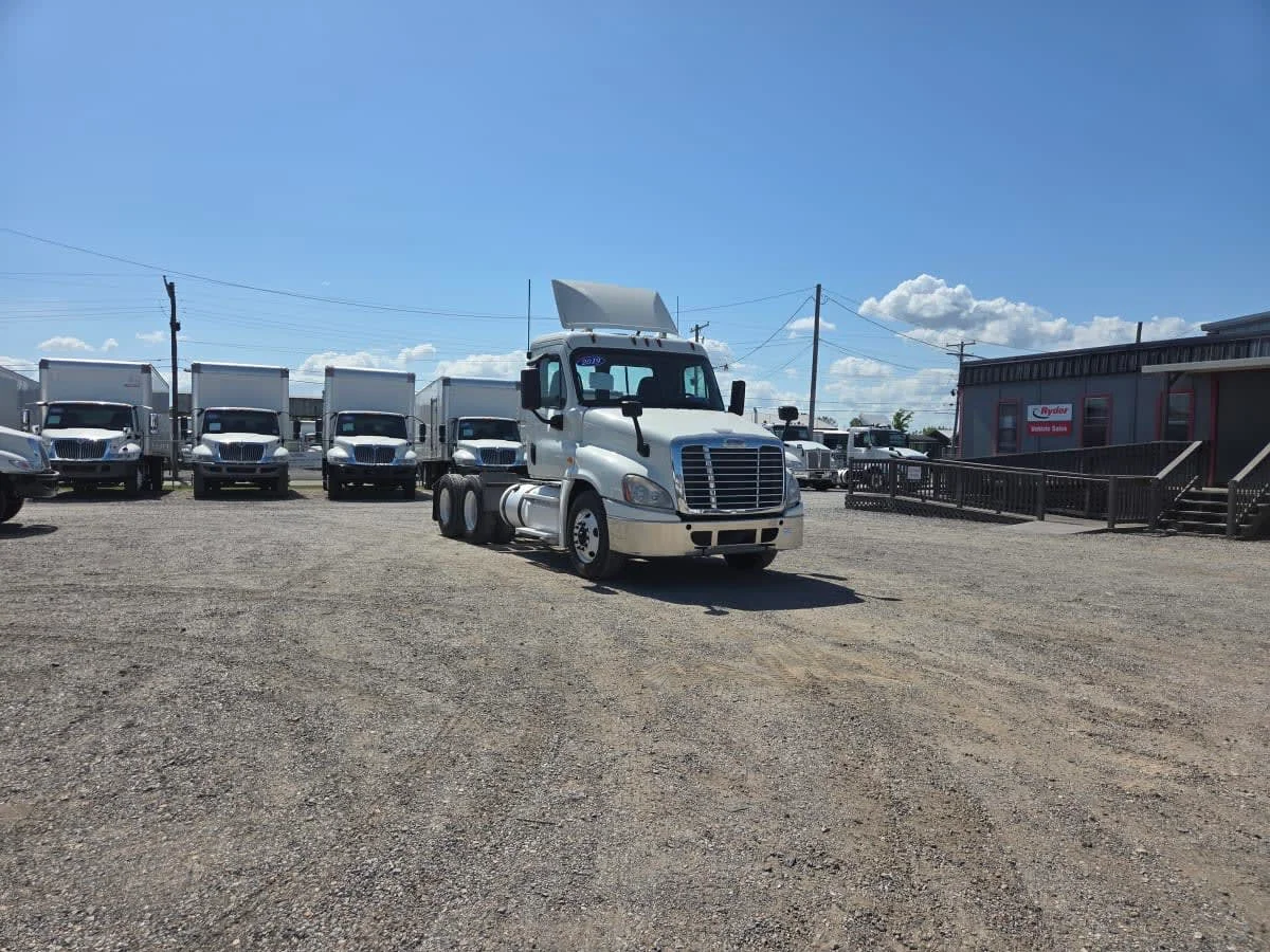 2019 Freightliner Cascadia in St. Rose, LA — photo 3