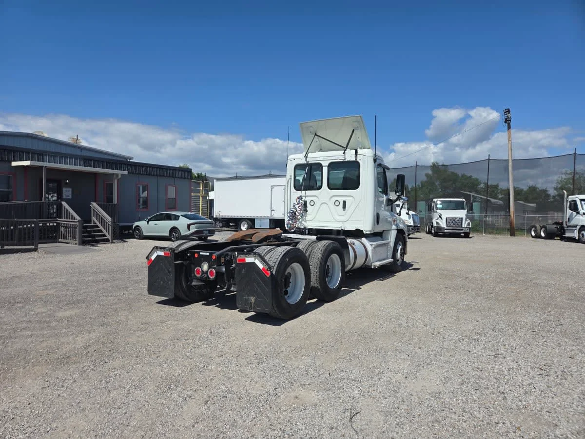 2019 Freightliner Cascadia in St. Rose, LA — photo 4