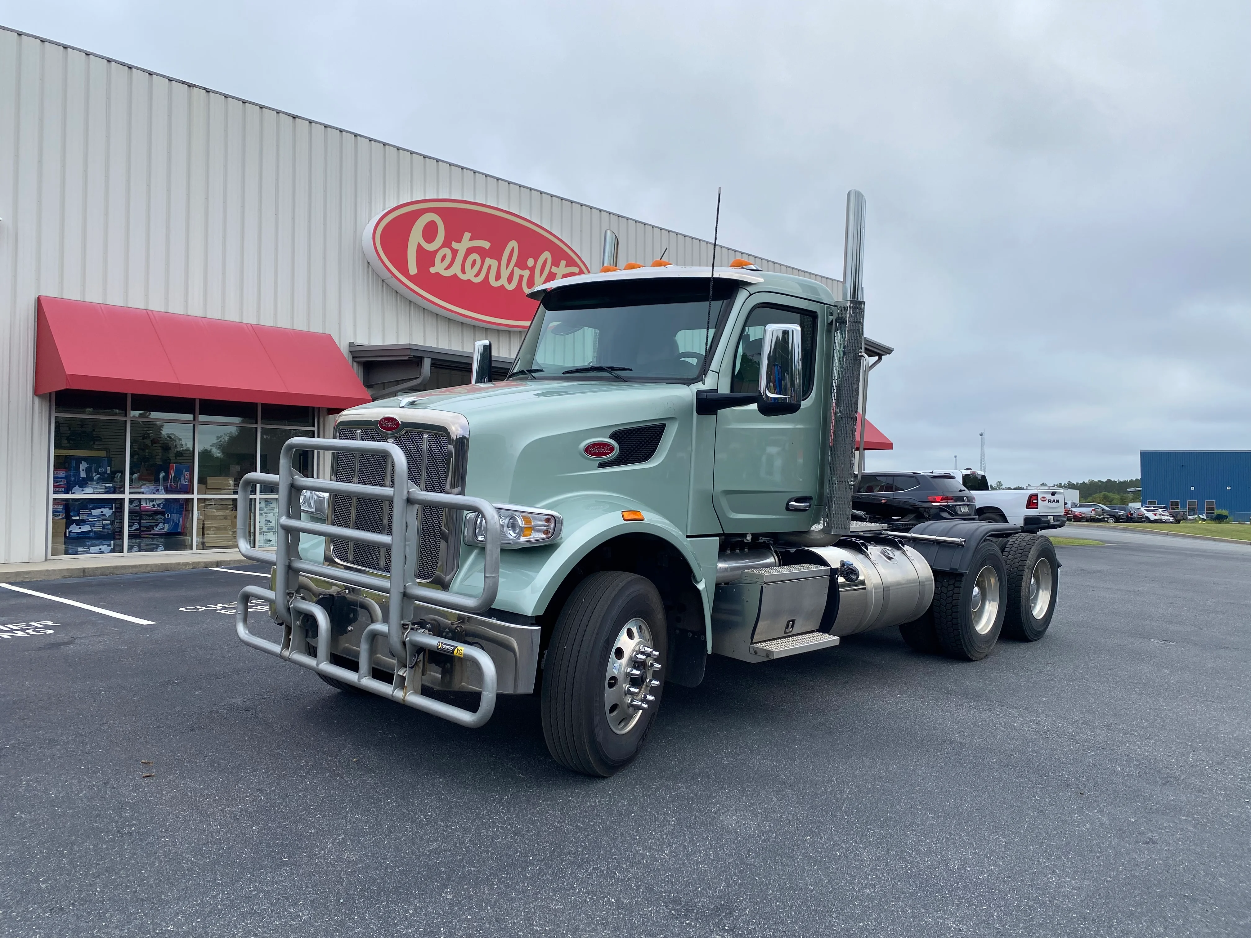 2023 Peterbilt 567