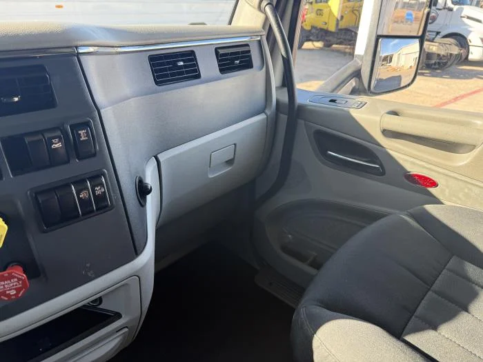 2022 Peterbilt 579 - image 5