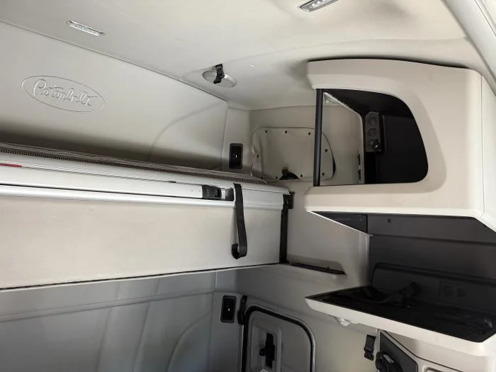 2022 Peterbilt 579 - image 11