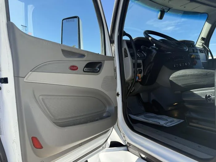 2022 Peterbilt 579 - image 16