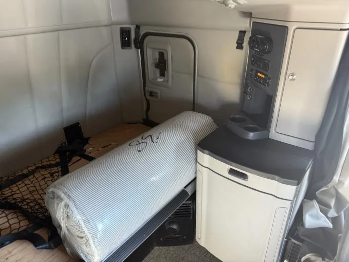 2022 Peterbilt 579 - image 12