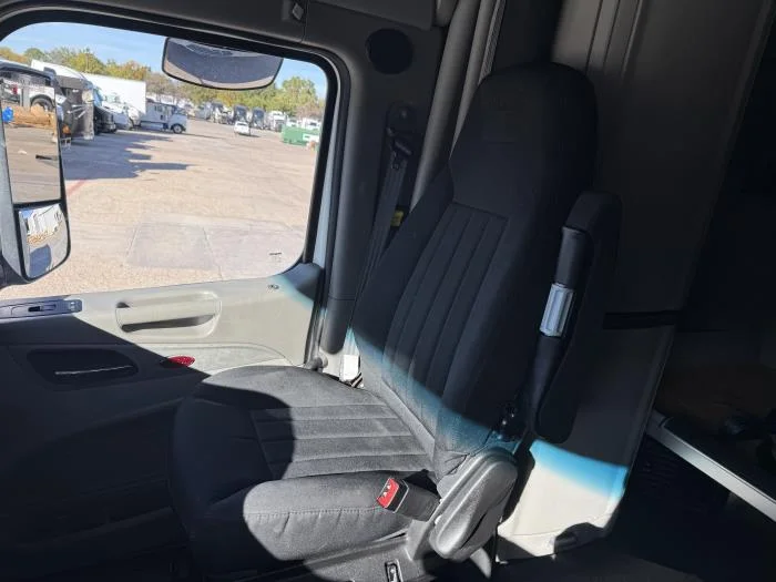 2022 Peterbilt 579 - image 6