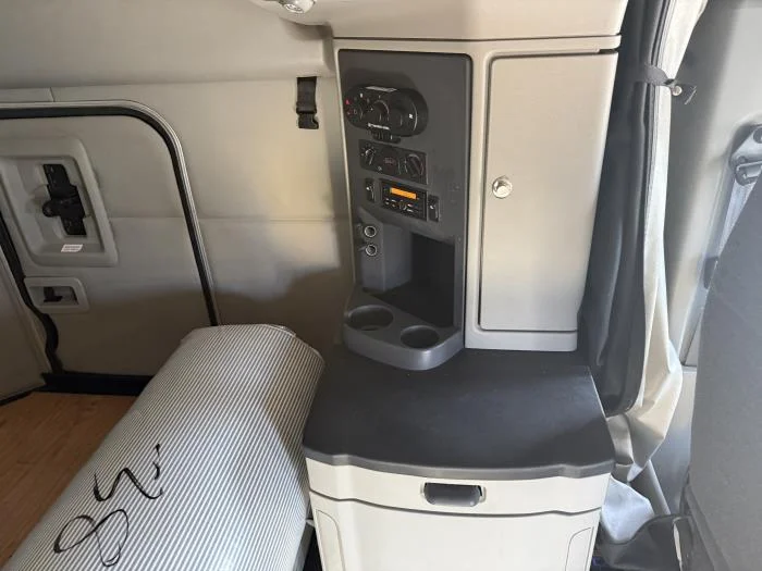 2022 Peterbilt 579 - image 13