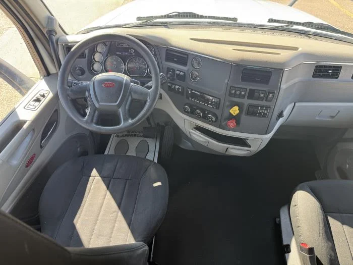 2022 Peterbilt 579 - image 14