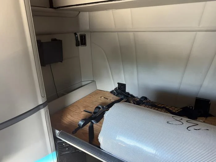 2022 Peterbilt 579 - image 9