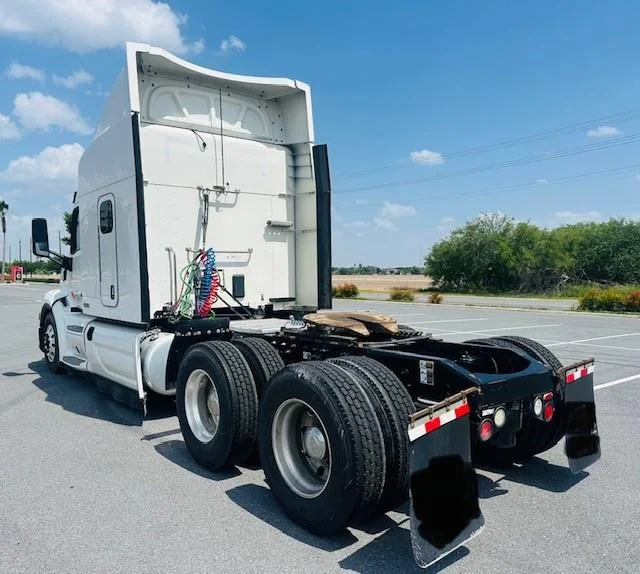 2019 Peterbilt 579 - image 8