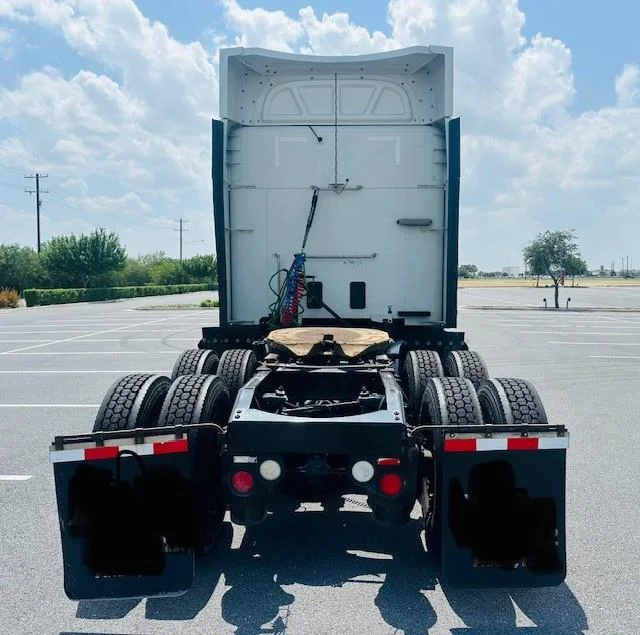 2019 Peterbilt 579 - image 7