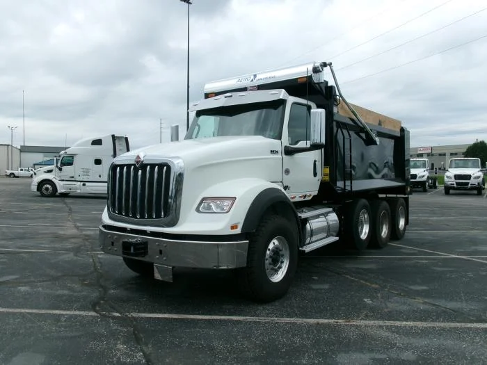 2026 International HX — photo 2