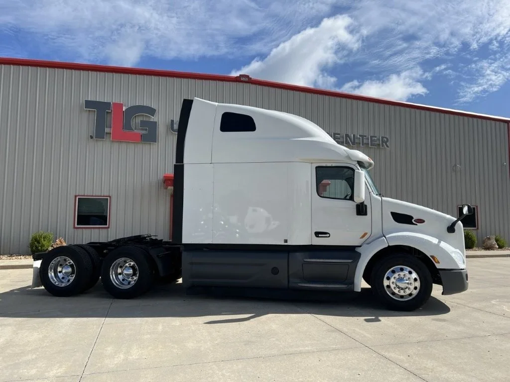 2021 Peterbilt 579 - image 3