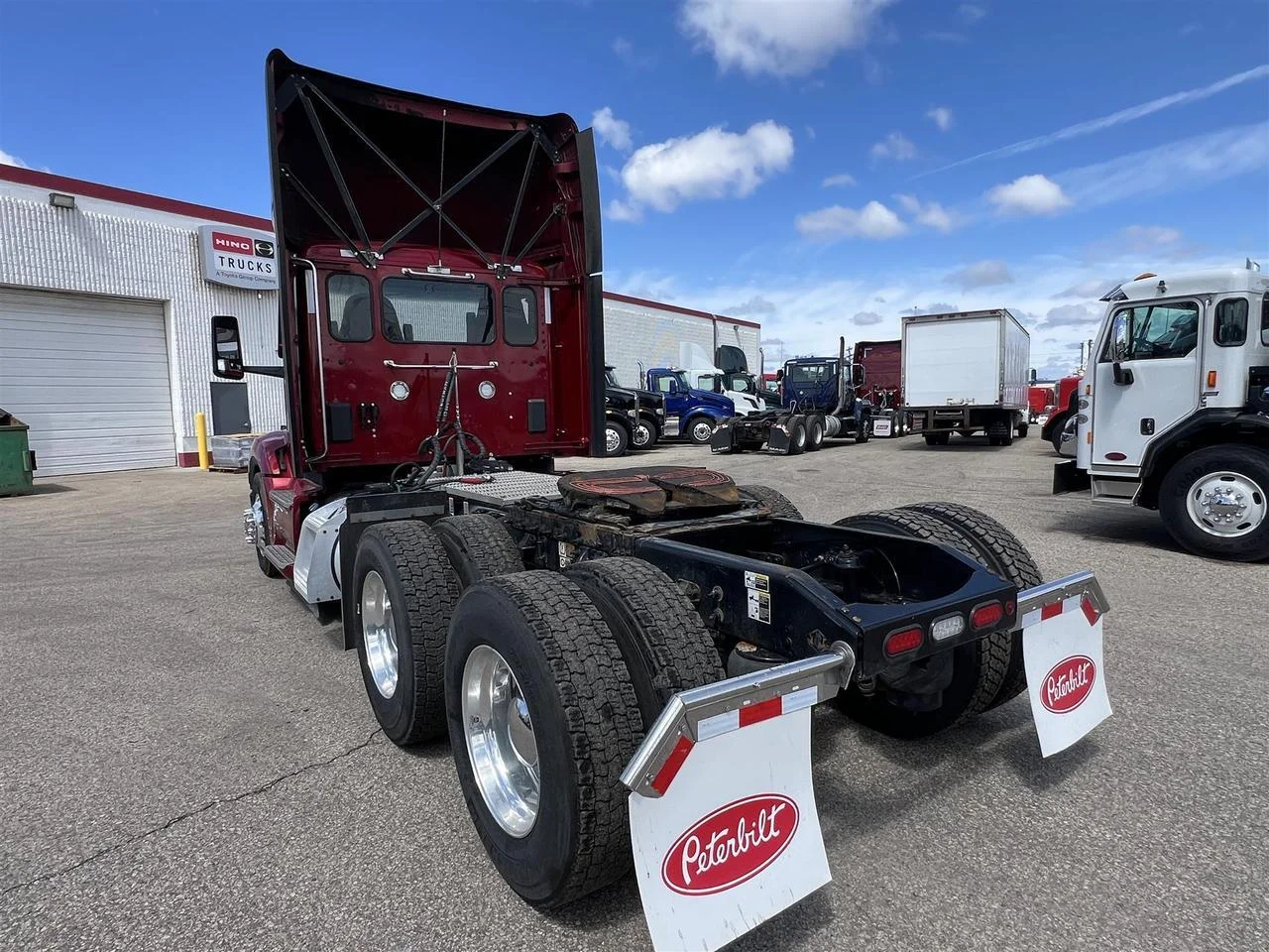 2022 Peterbilt 579 in Fargo, ND — photo 2
