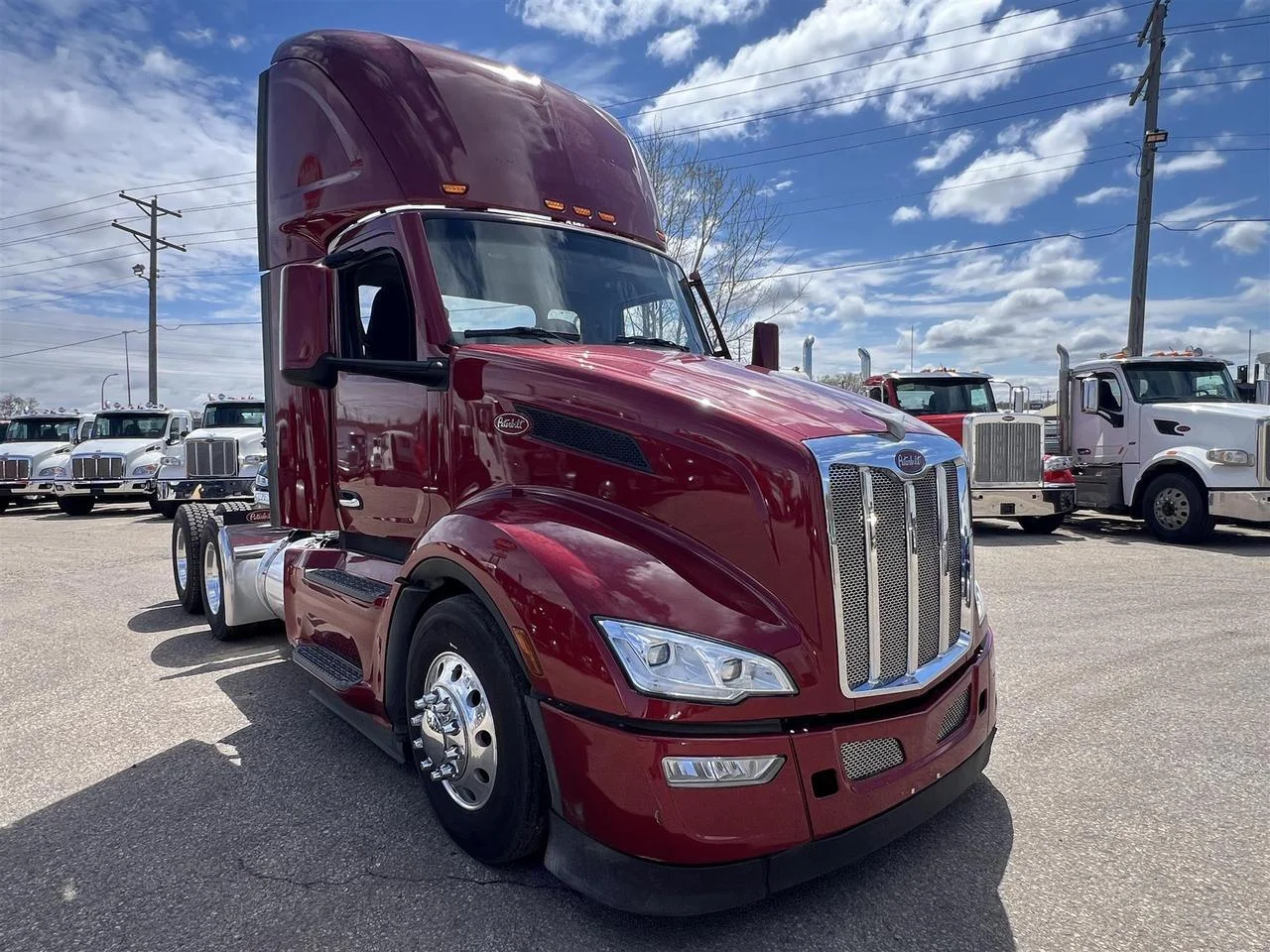 2022 Peterbilt 579 in Fargo, ND — photo 4