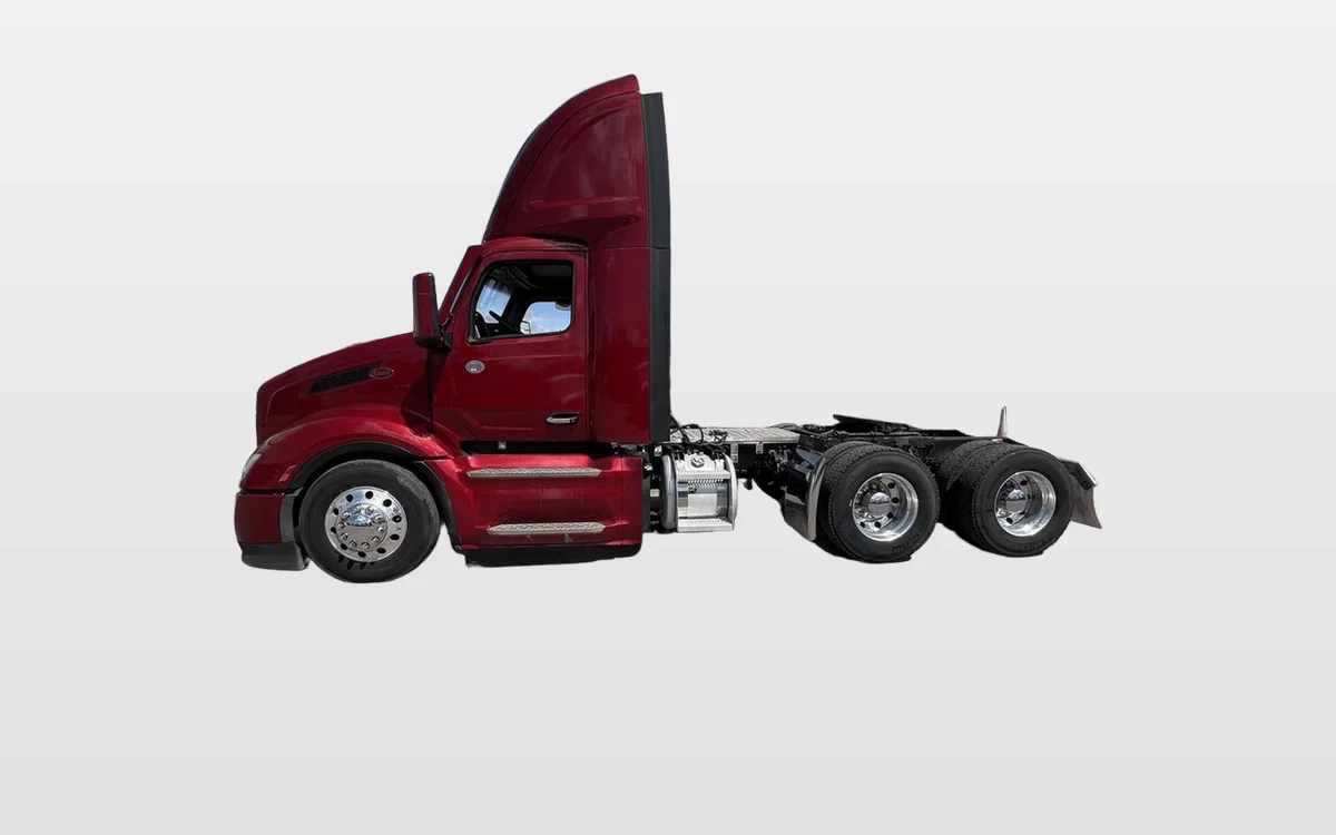 2022 Peterbilt 579 - image 1