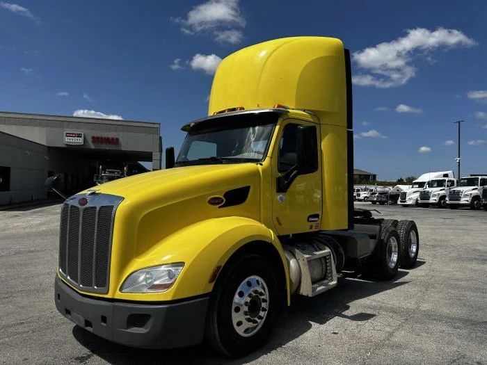 2021 Peterbilt 579 in Austin, TX — photo 2