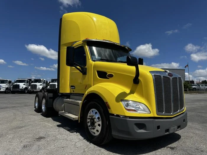 2021 Peterbilt 579 in Austin, TX — photo 3