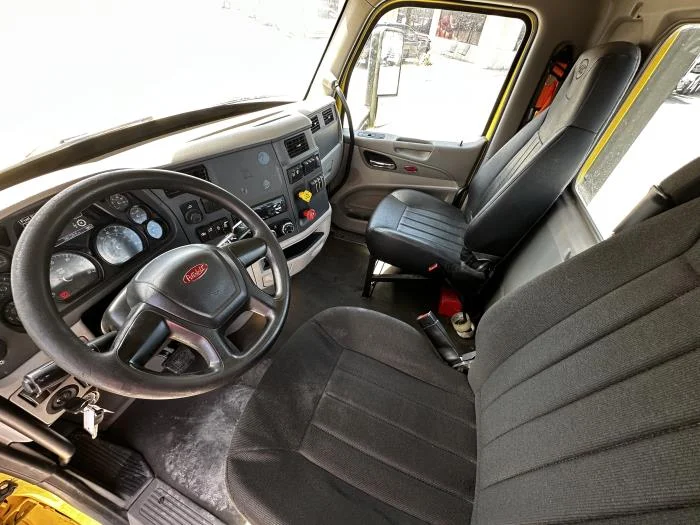 2021 Peterbilt 579 in Austin, TX — photo 11