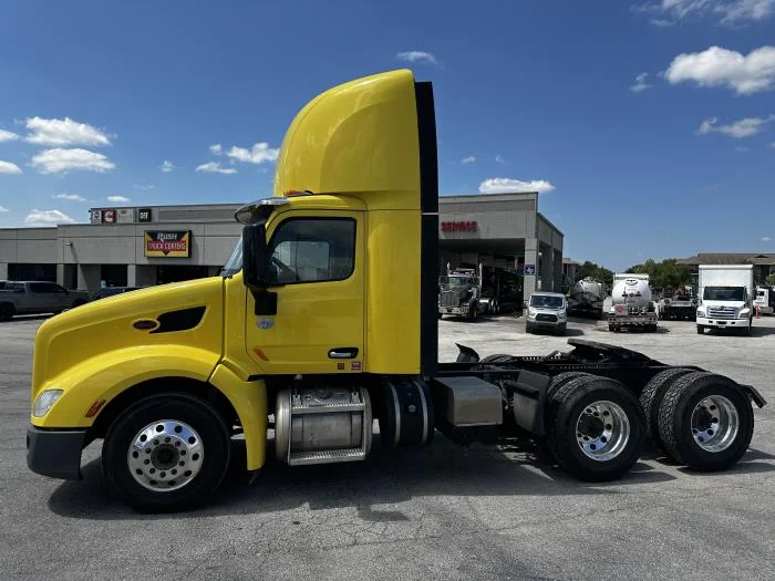 2021 Peterbilt 579 in Austin, TX — photo 5