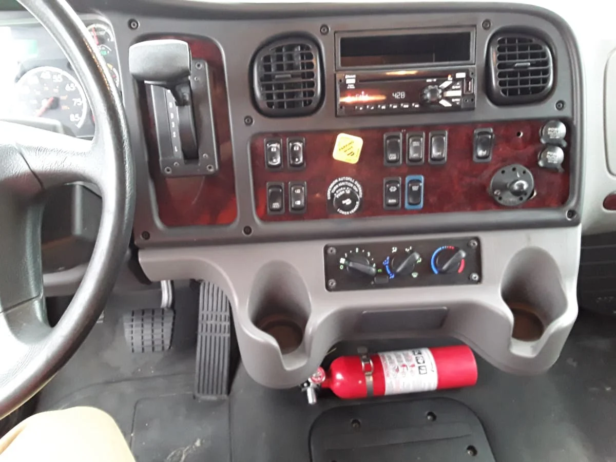 2019 Freightliner M2 106 - image 14
