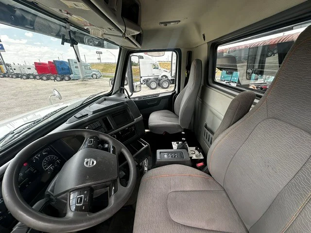 2020 Volvo VHD 300 in San Antonio, TX — photo 11