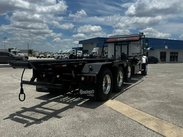2020 Volvo VHD 300 in San Antonio, TX — photo 6