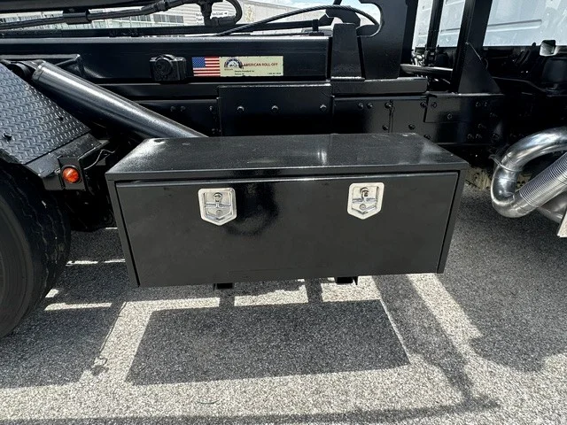 2020 Volvo VHD 300 in San Antonio, TX — photo 8
