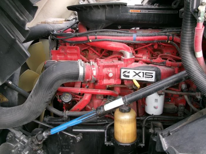 2019 International LT - image 8