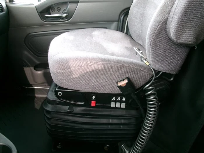 2019 International LT - image 12