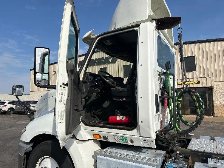 2018 International RH - image 9