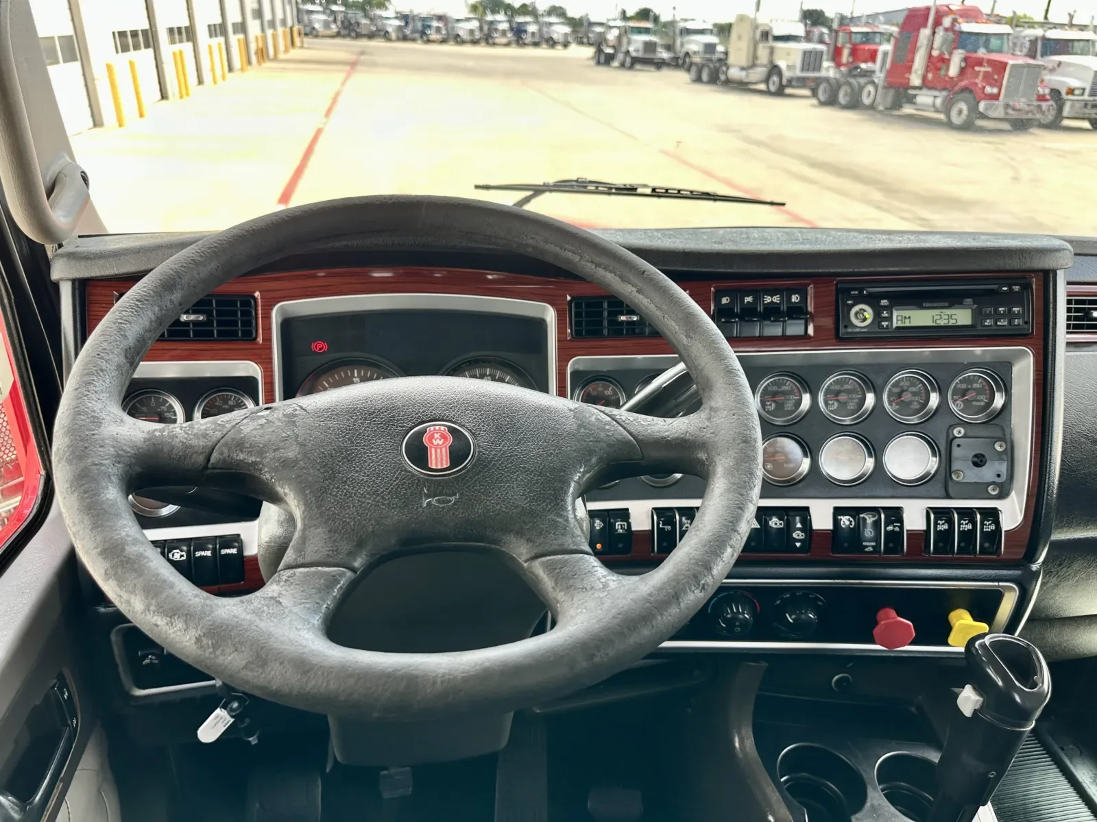 2008 Kenworth T800 in Hutchins, TX — photo 16
