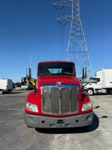 2016 Peterbilt 579 - image 12