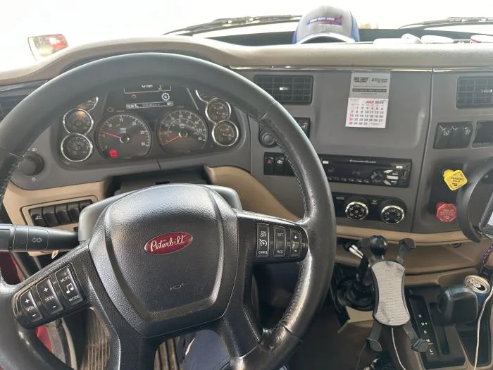 2016 Peterbilt 579 in Indianapolis, IN — photo 16