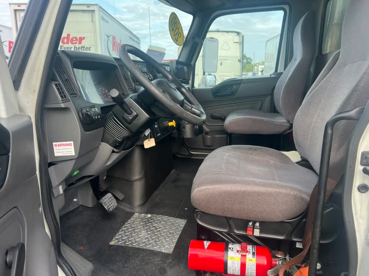 2020 International MV - image 8