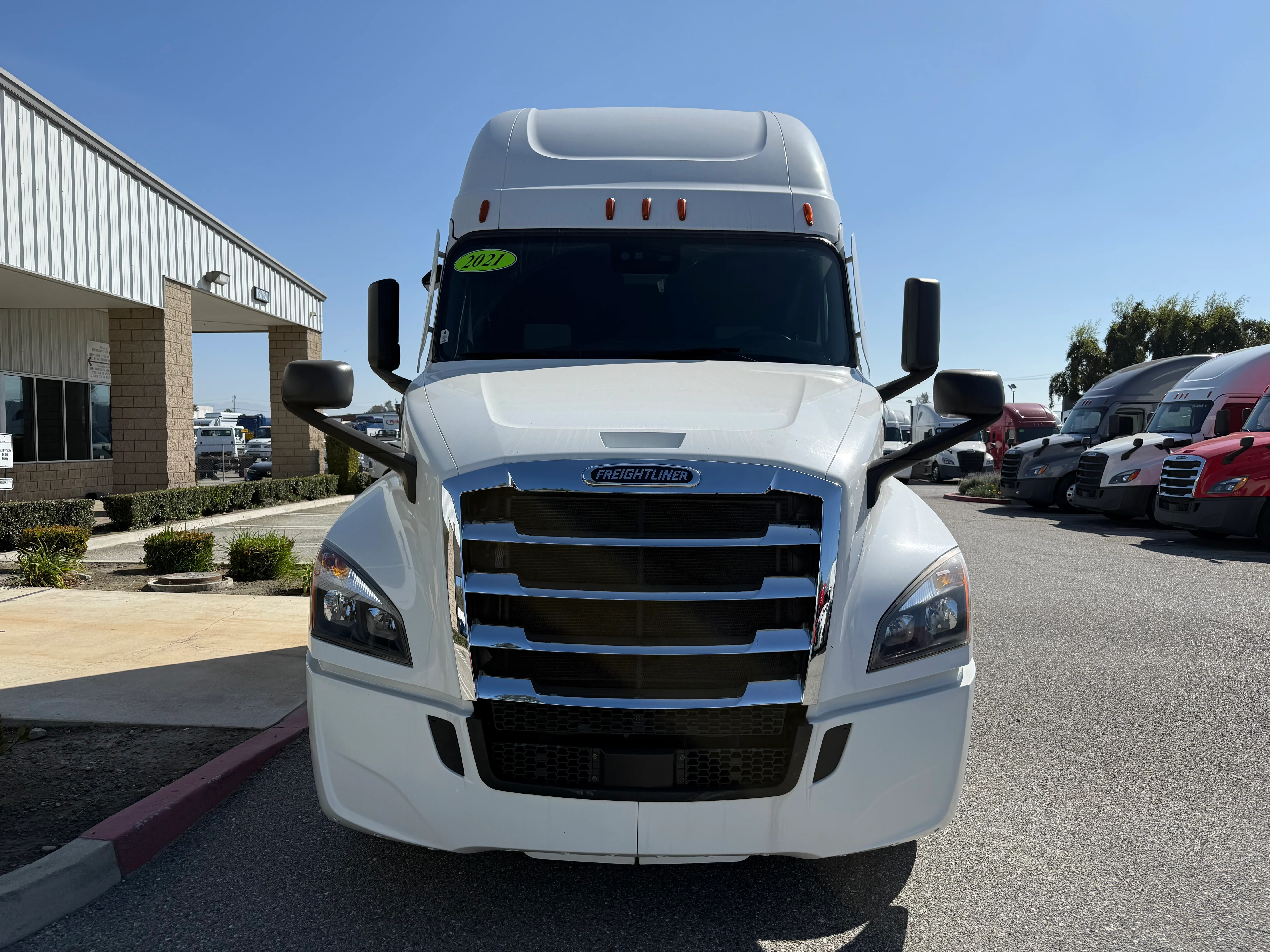 2021 Freightliner Cascadia in Selectrucks Fontana, CA — photo 2