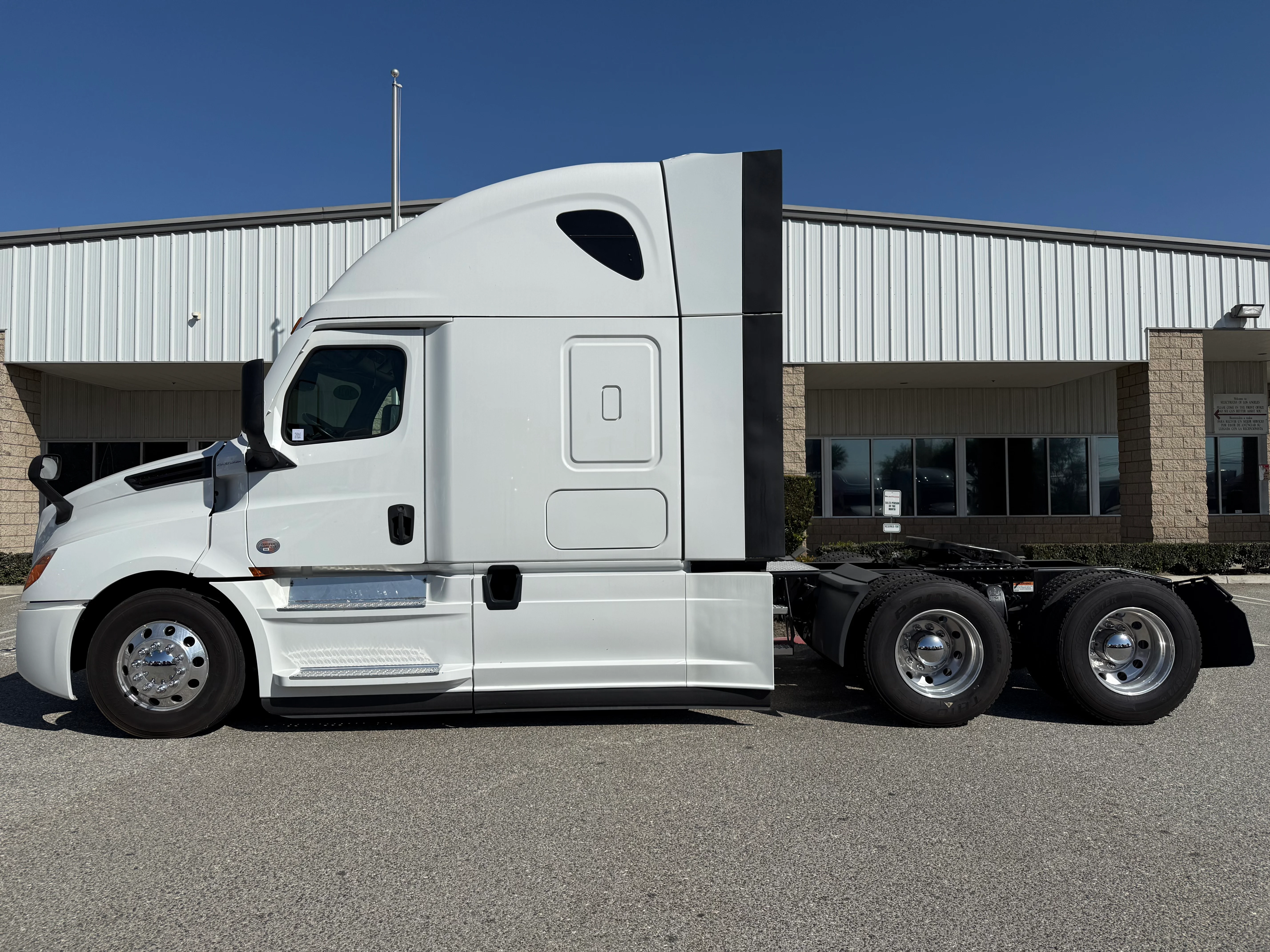 2021 Freightliner Cascadia in Selectrucks Fontana, CA — photo 4