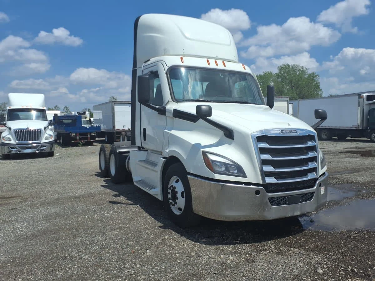 2021 Freightliner Cascadia in Taylor, MI — photo 3