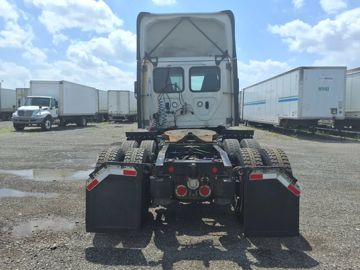 2021 Freightliner Cascadia in Taylor, MI — photo 5