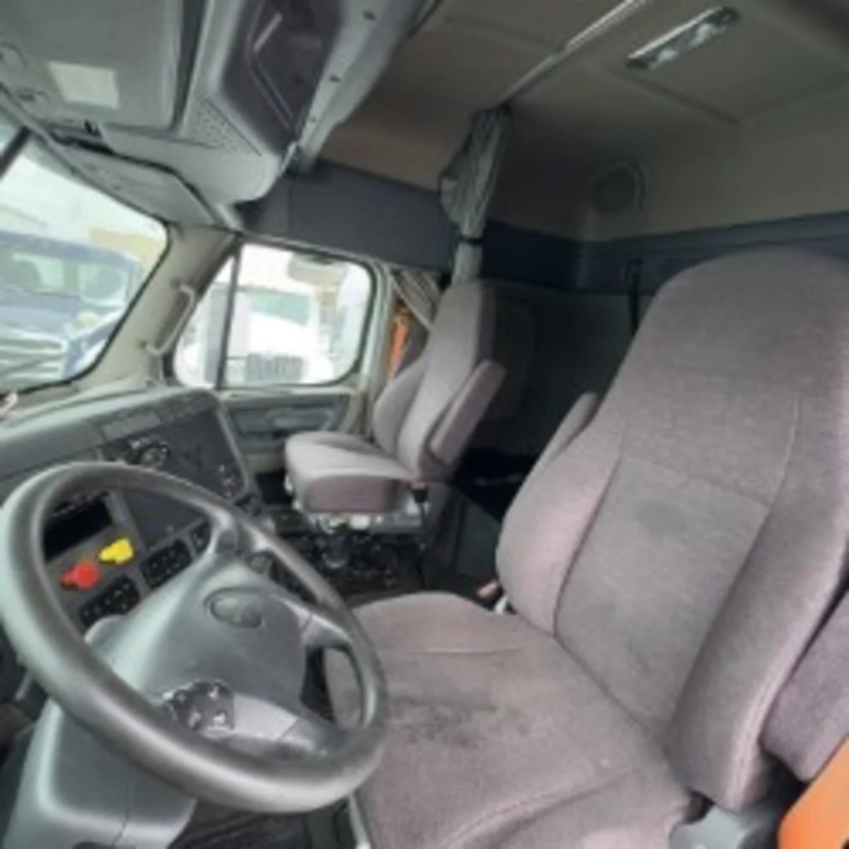 2019 Freightliner Cascadia in Syracuse, NY — photo 7