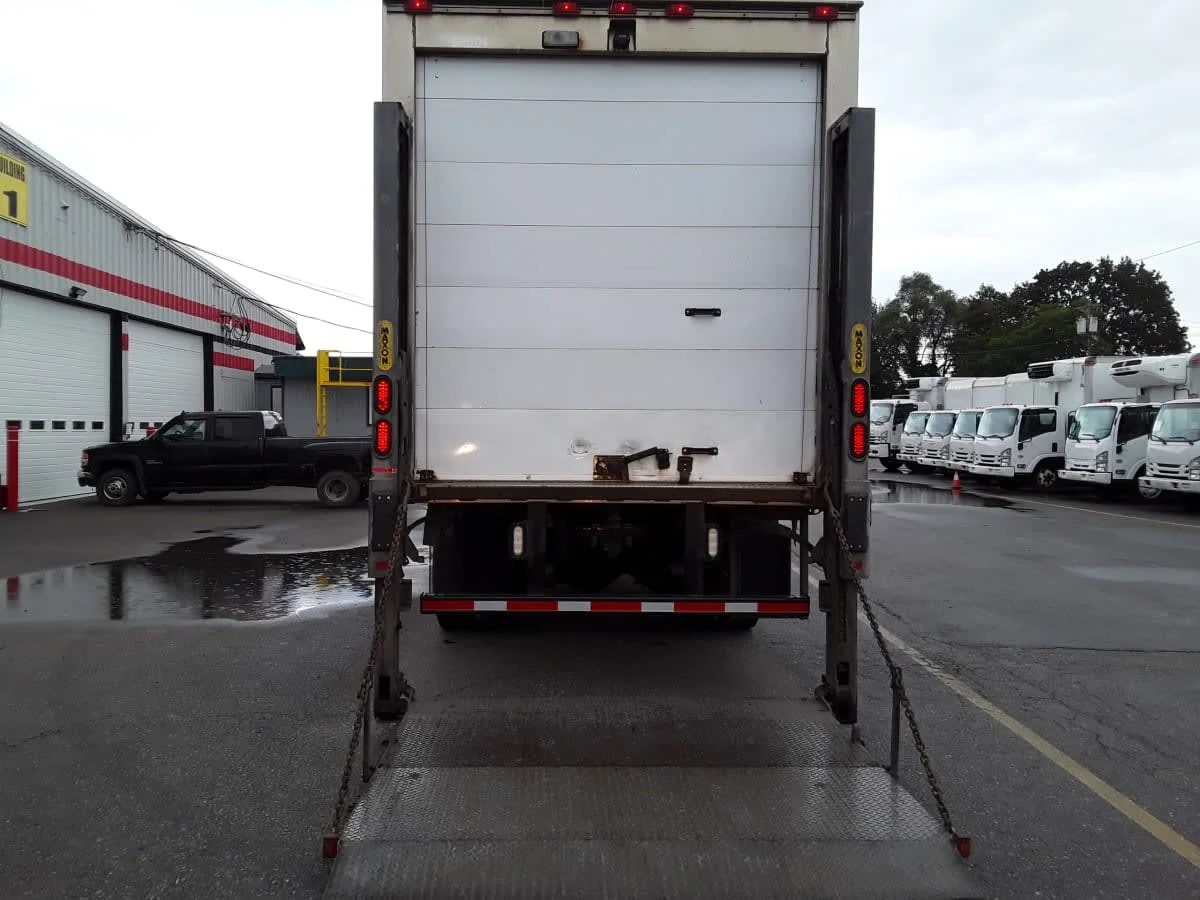 2017 Freightliner M2 106 - image 5