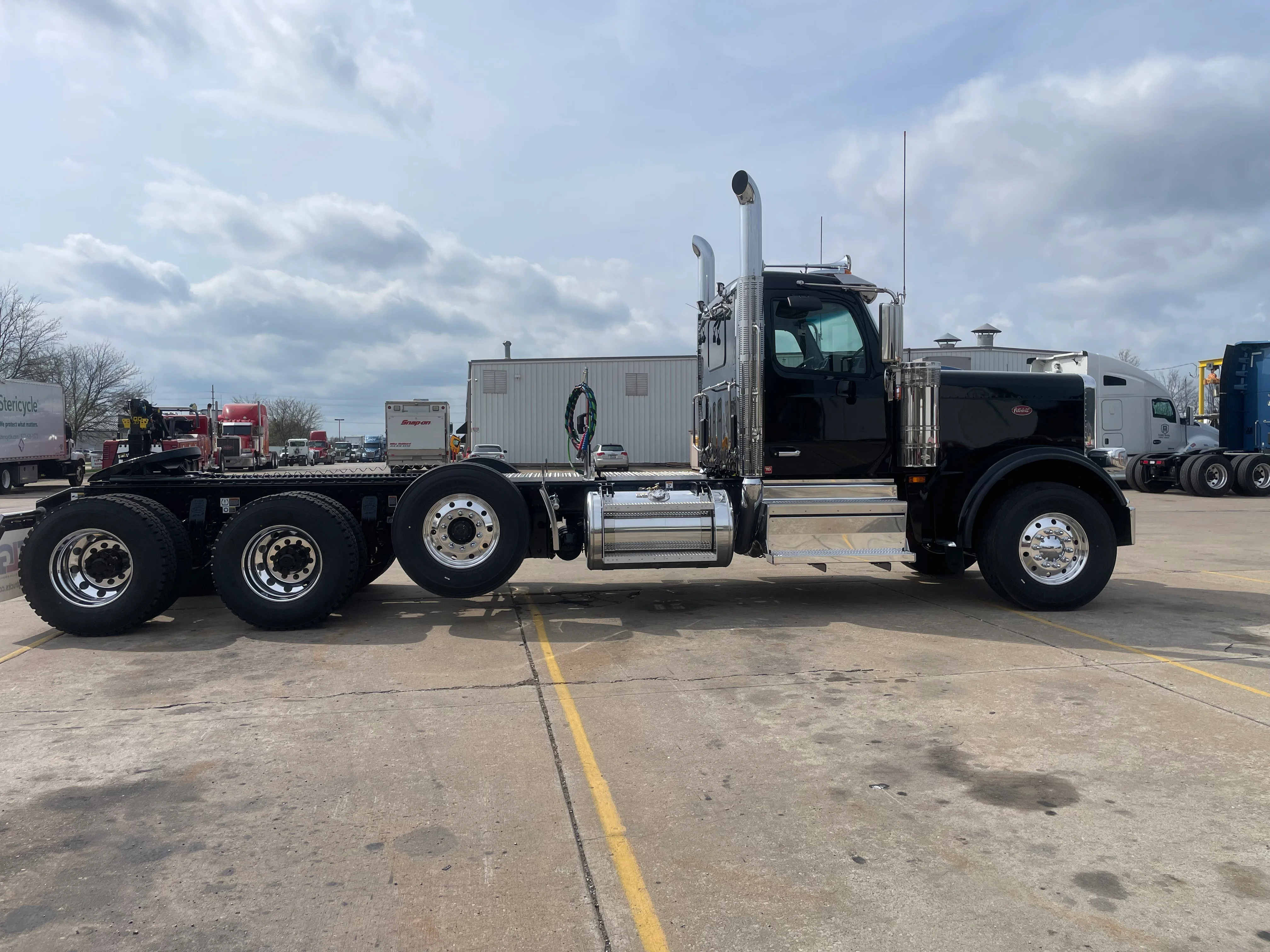 2027 Peterbilt 589 in O'fallon, MO — photo 6