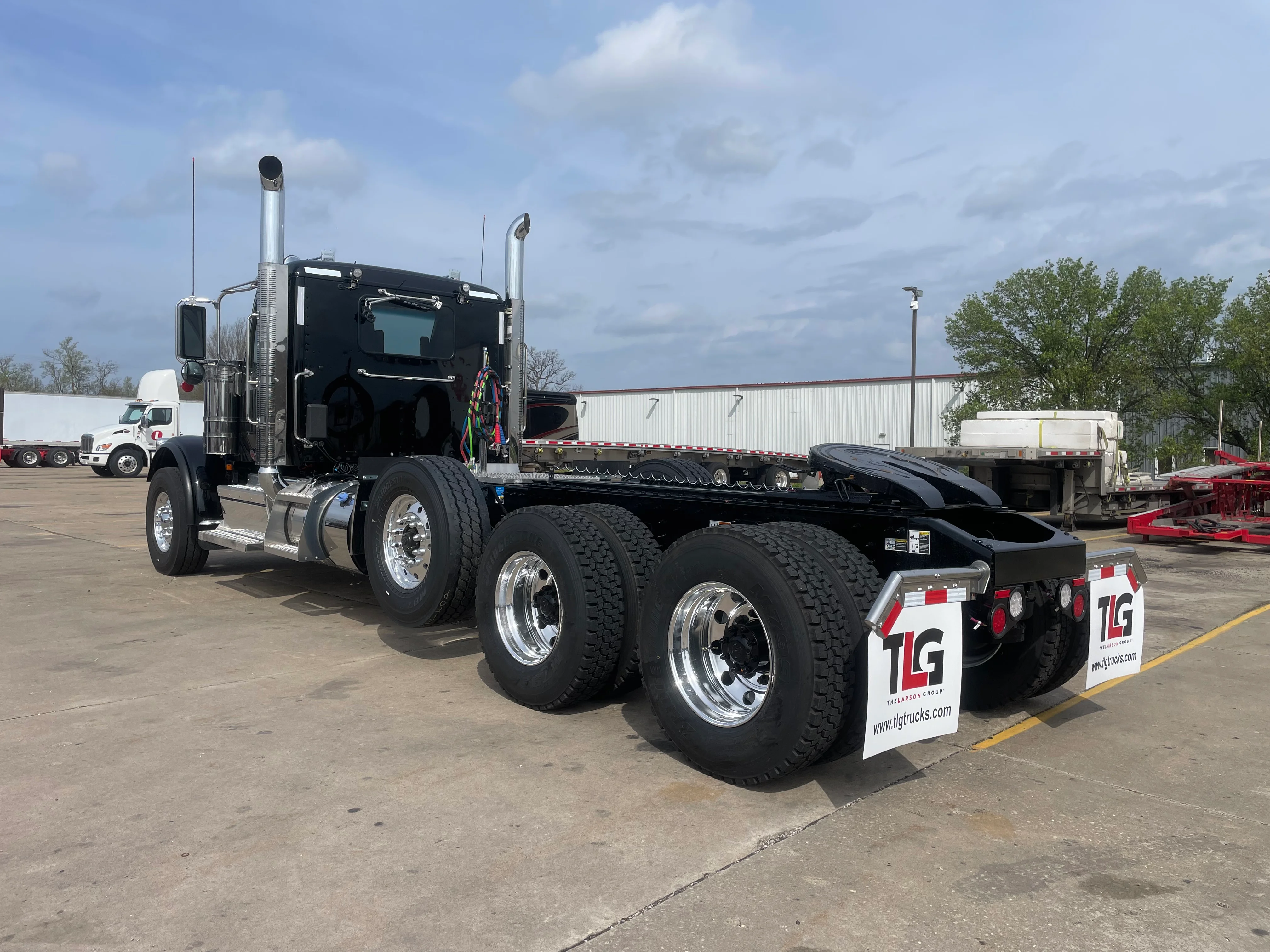 2027 Peterbilt 589 in O'fallon, MO — photo 3
