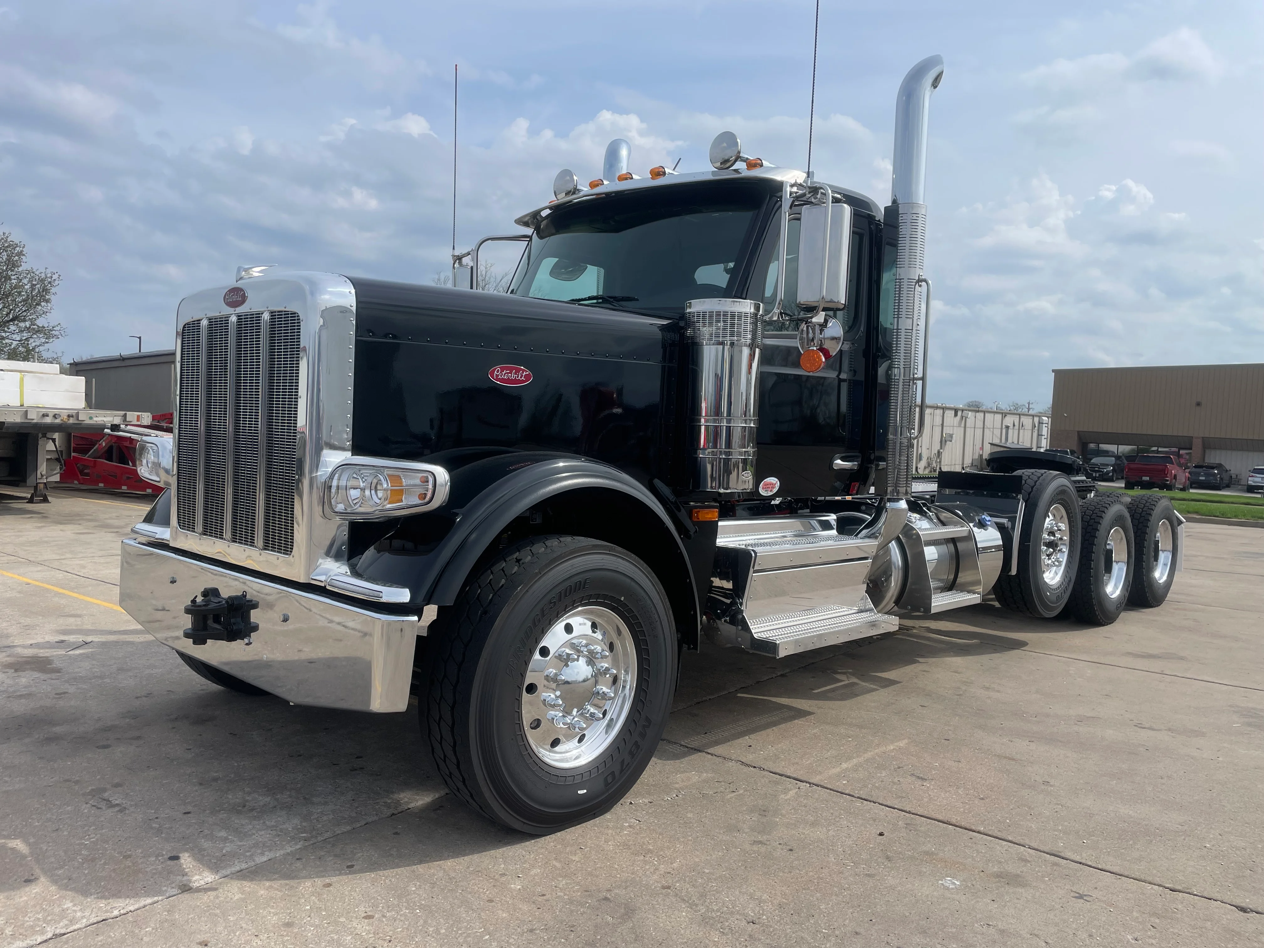 2027 Peterbilt 589 in O'fallon, MO