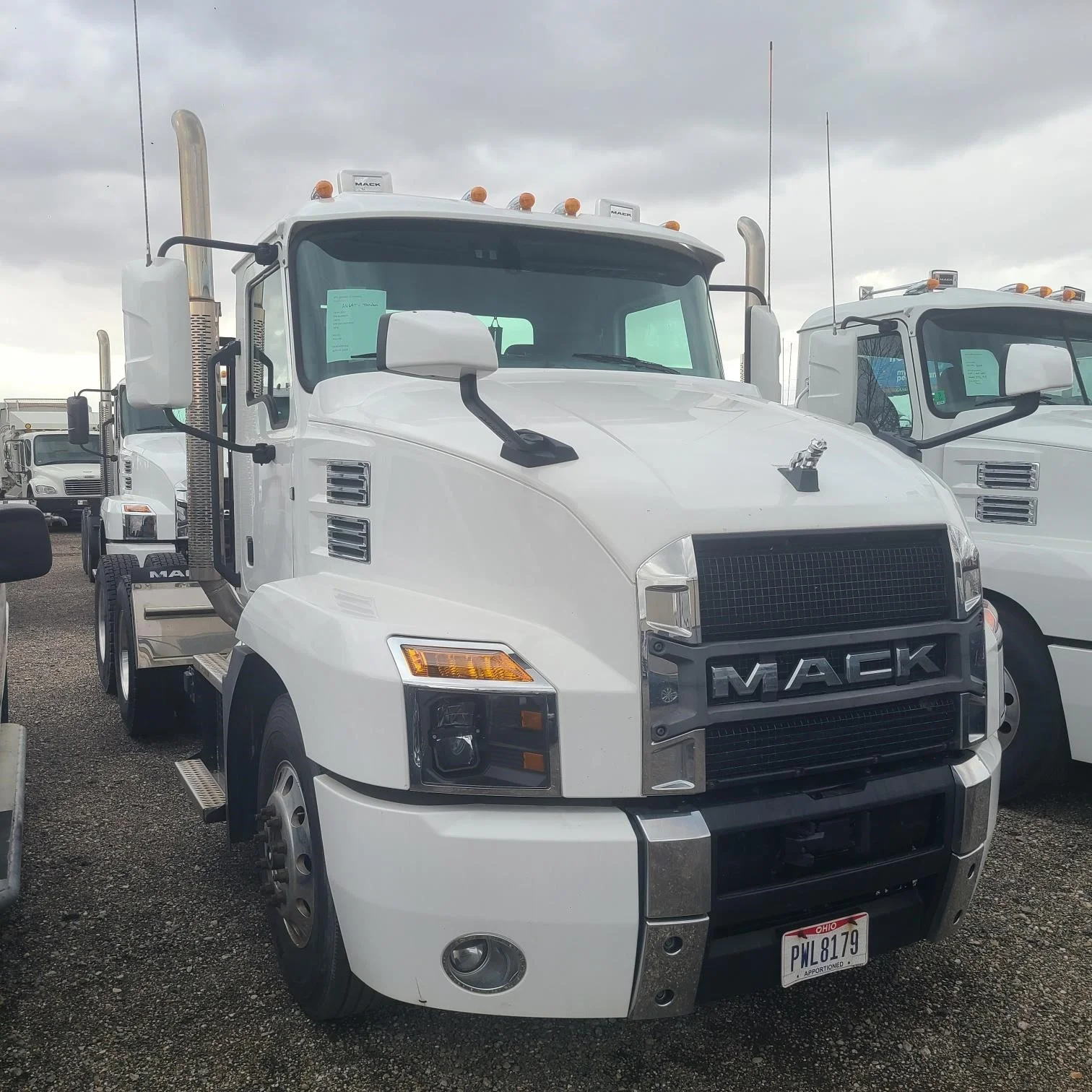 2020 Mack Anthem — photo 2